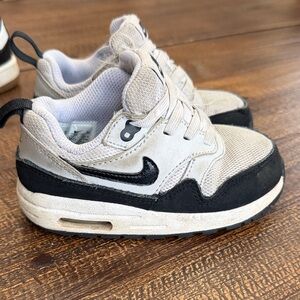 Nike Kids Beige and Black Sneakers